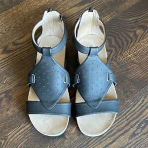 NWOT Women's Black Sandals